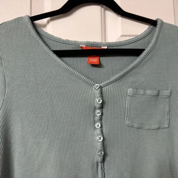 Sundance Henley, top, L, blue/gray, V-neck with 6 buttons, long sleeved Like new - Picture 6 of 9